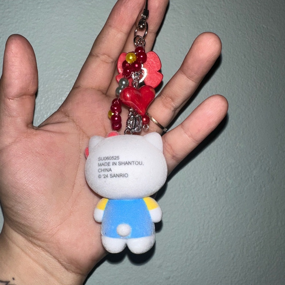 Hello Kitty Keychain - Picture 5 of 6